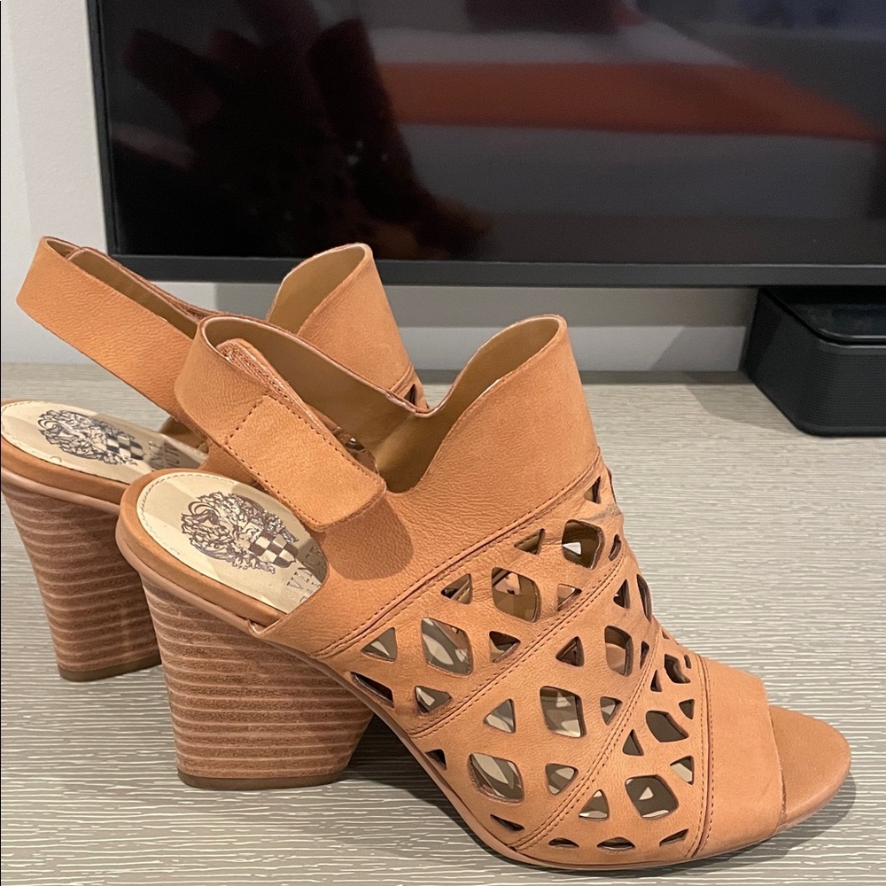 Vince Camuto Tan Cutout Leather Open Toe Heel Sandals w Velcro for a perfect fit